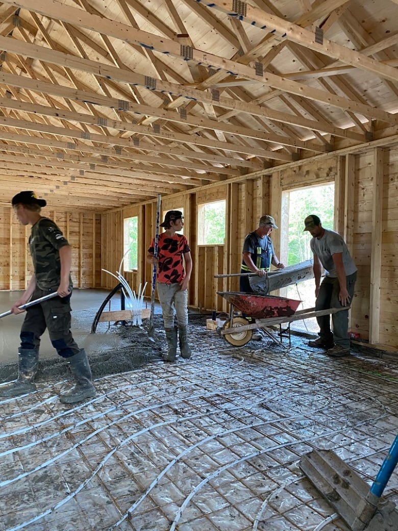 village of tatamagouche n s rallies around homeless family to build them a house 2