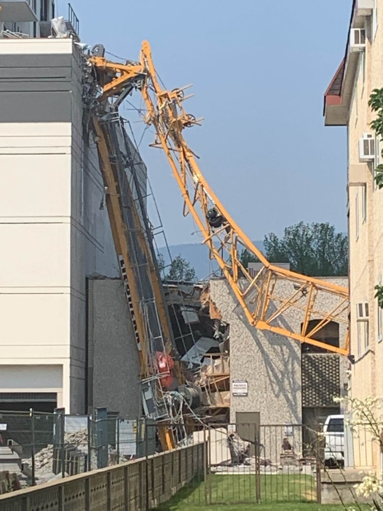 Family of Kelowna crane collapse victims stuck in quarantine despite travel exemption