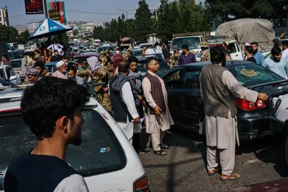 traffic gridlock in kabul as fear gripped afghans rush to airport to escape taliban photos video