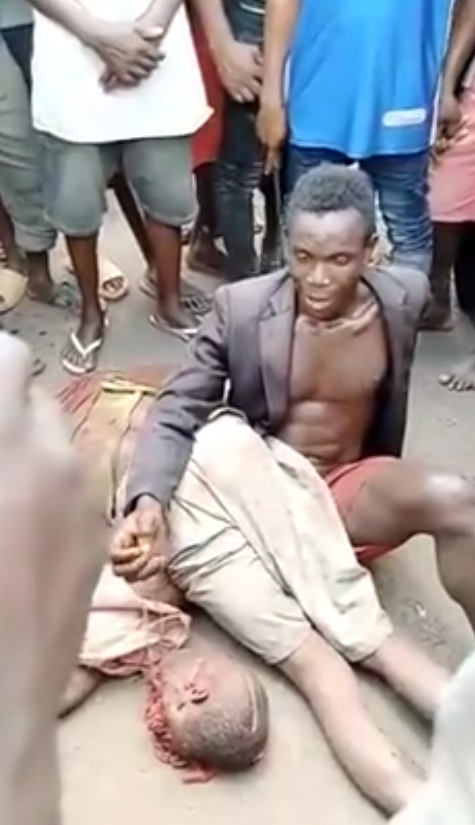 angry youths lynch man for allegedly beheading farmer in enugu community graphic photos 1