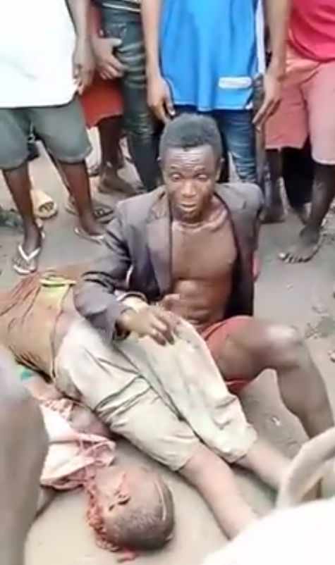 angry youths lynch man for allegedly beheading farmer in enugu community graphic photos 3