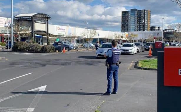 Suspected ISIS extremist killed after stabbing spree in New Zealand shopping centre 3