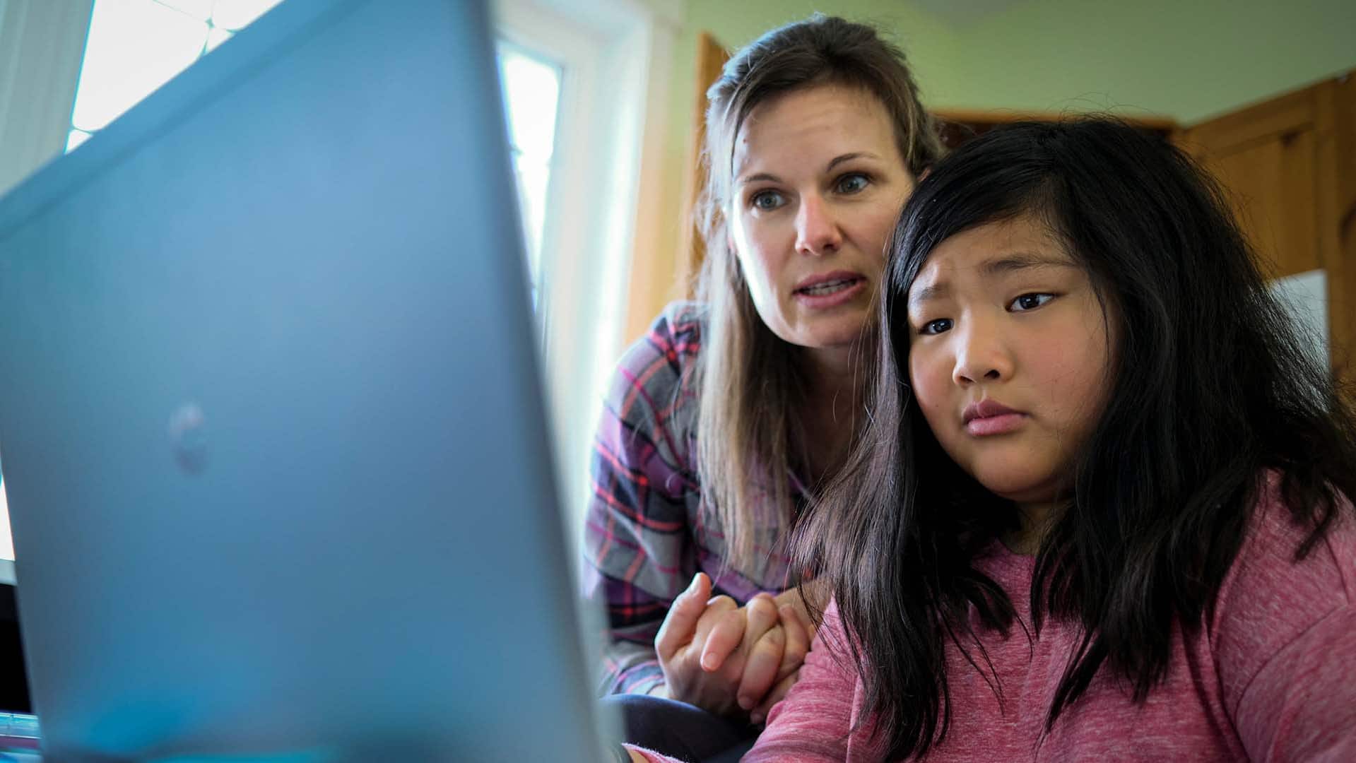 Parents frustrated as some schools shift online, others plow ahead amid rising COVID-19 cases