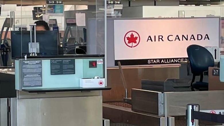 air canada abandons 14 year old at toronto airport after cancelling her flight 4