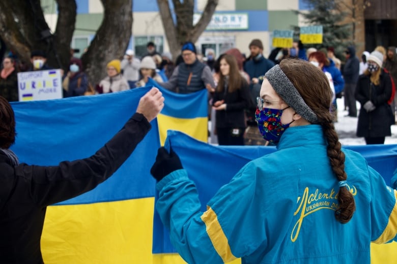 demonstrations in solidarity with ukraine held across canada on sunday 16