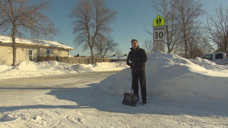 Random acts of kindness bring warmth to Winnipeg winter