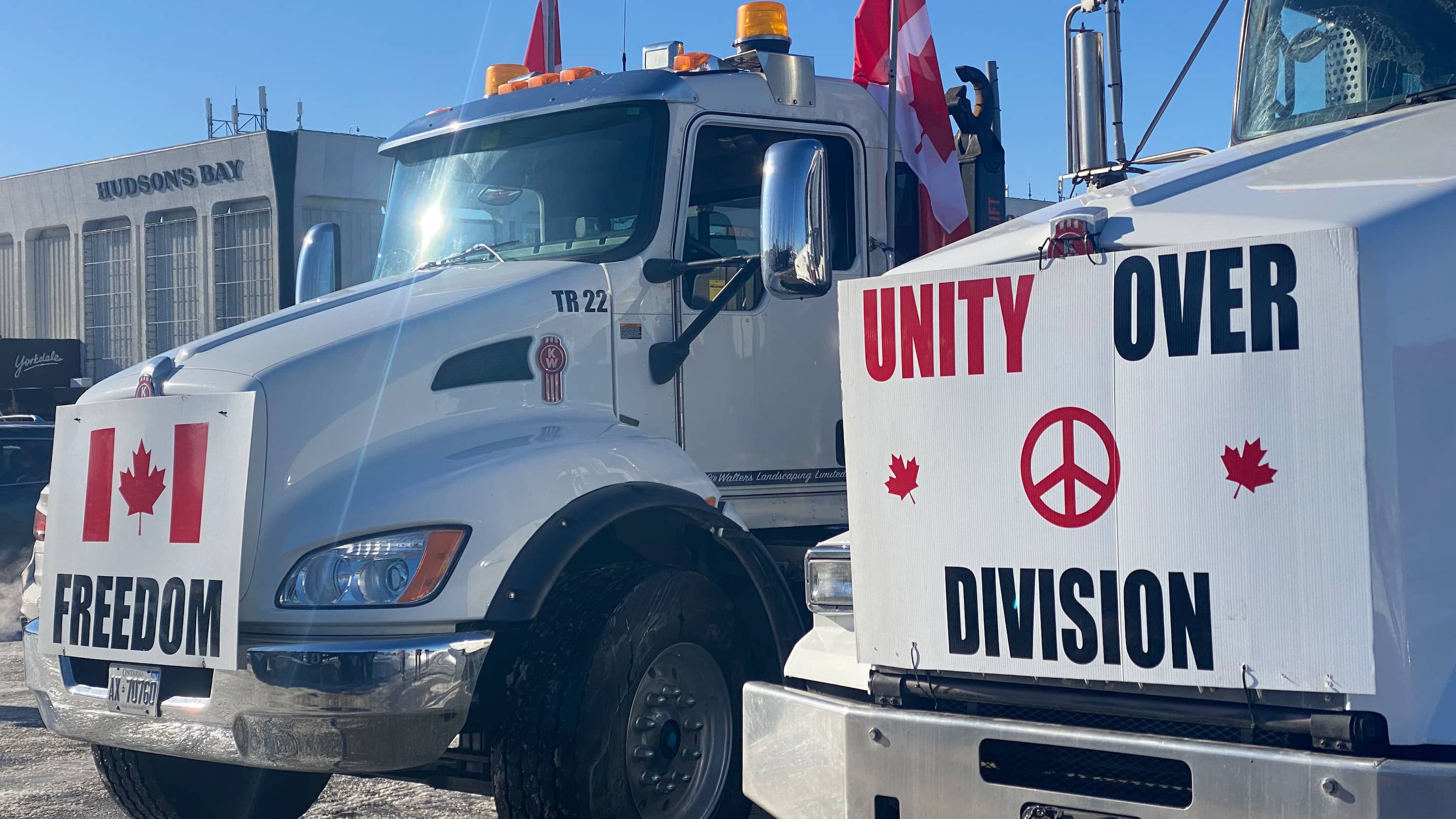 Trucks block major Toronto intersection, man charged during vaccine mandates protest