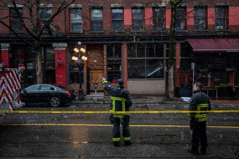 All but 1 resident accounted for after fire destroys building in Vancouver&#8217;s Gastown area