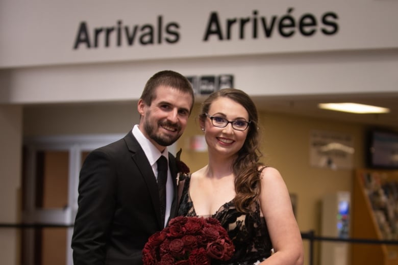 south carolina couple marries at gander airport after falling in love with come from away 2