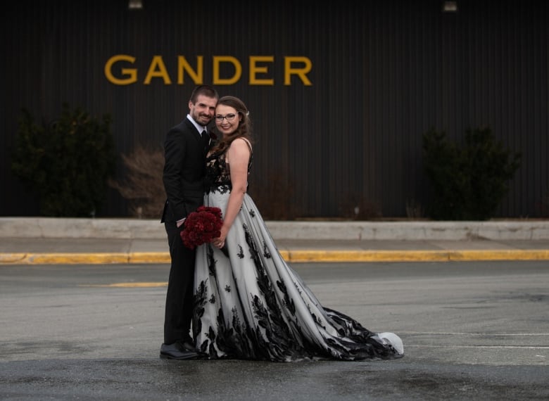 south carolina couple marries at gander airport after falling in love with come from away