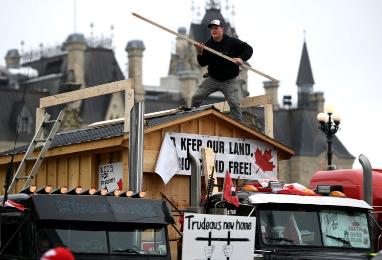 Texts, emails show what Ottawa police told convoy organizers ahead of protest