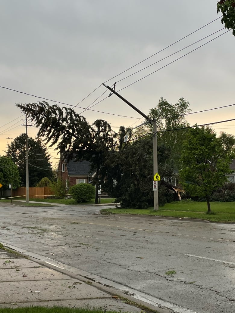 4 people killed across Ontario, 1 dead in Quebec after dangerous thunderstorms