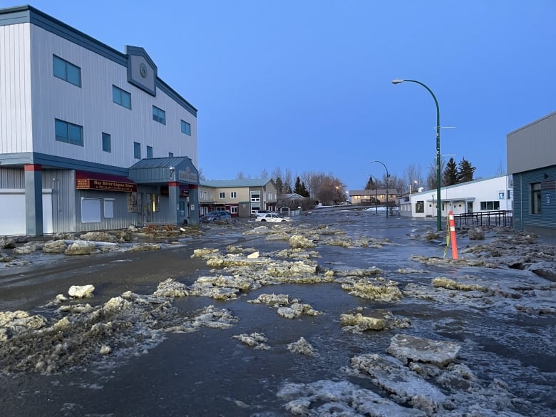 hundreds more spaces in yellowknife and fort smith for those fleeing hay river flood n w t officials say 1