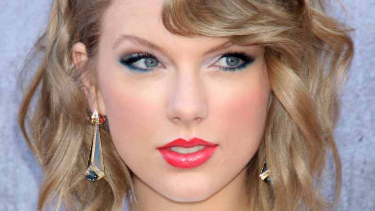 Why Fans Are Convinced Taylor Swift Is Going To Be On Grey’s Anatomy