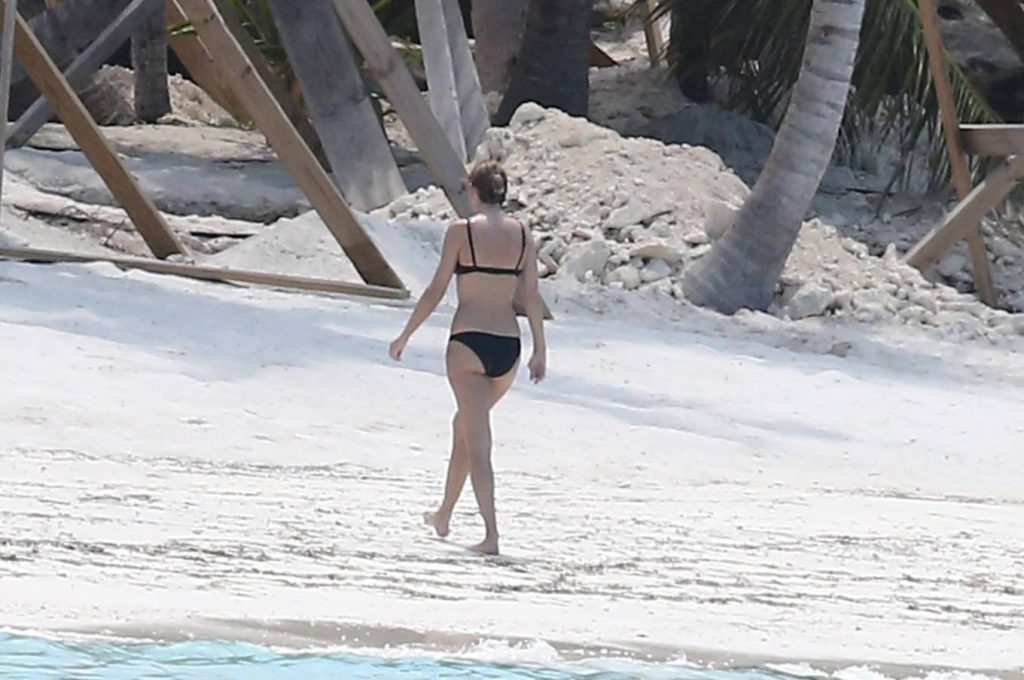 taylor swift spotted in a bikini at a beach in the bahamas 17