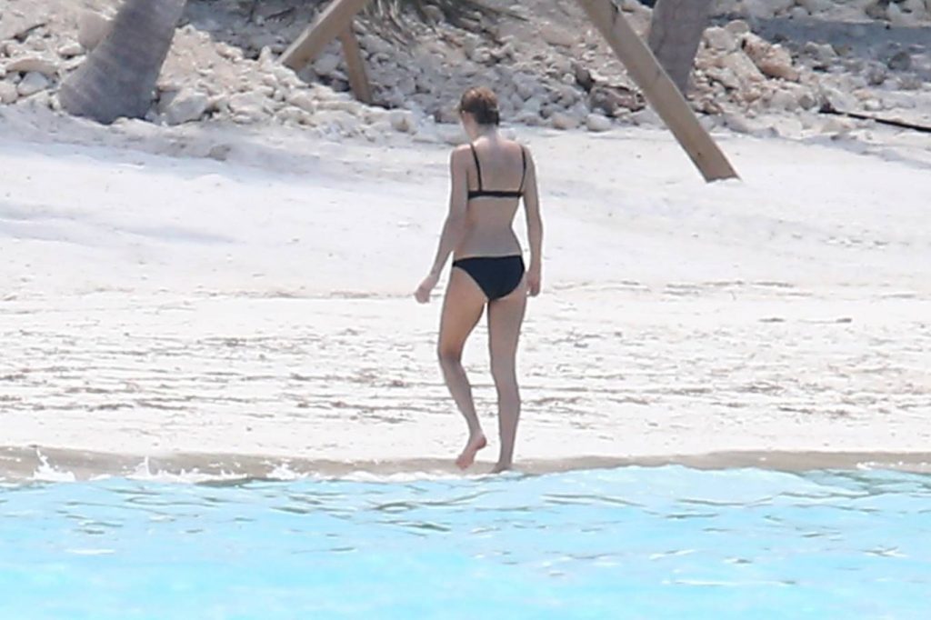 taylor swift spotted in a bikini at a beach in the bahamas 23