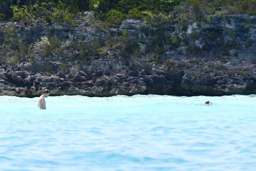 taylor swift spotted in a bikini at a beach in the bahamas 9