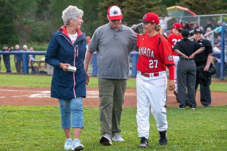 canadian womens baseball team honours late longtime player during friendship series against usa 1