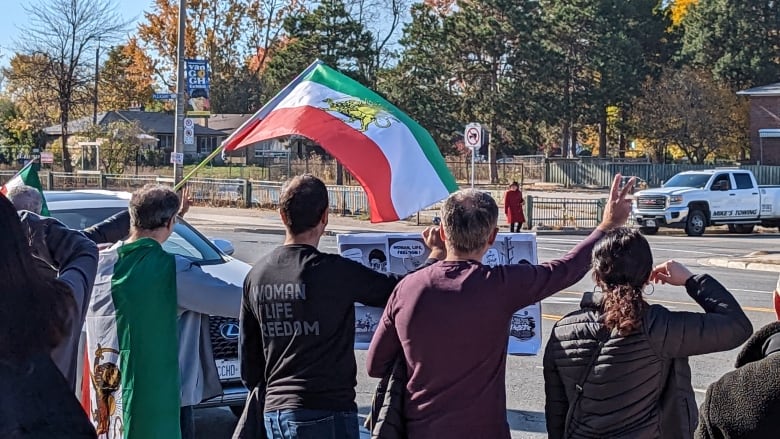 canadian demonstrators form human chain in solidarity with iran protesters