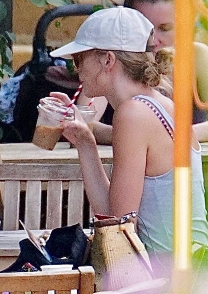 taylor swift on a vacation in bahamas 12