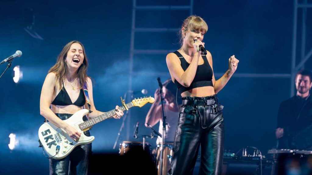 taylor swift perform at the haim concert in london 11