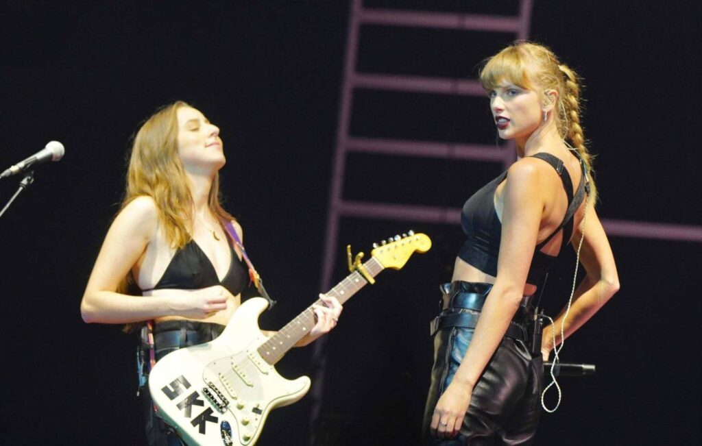 taylor swift perform at the haim concert in london 14
