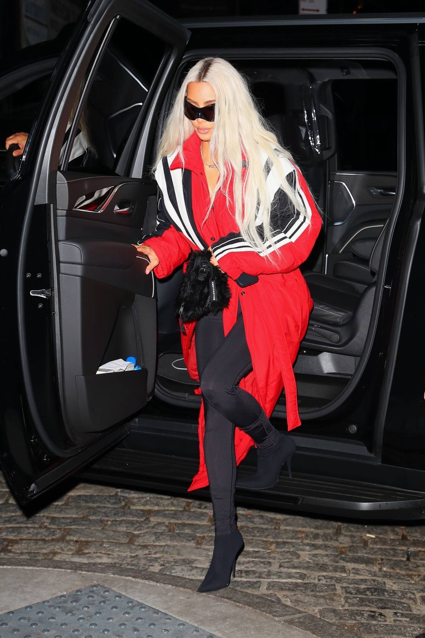 kim kardashian arrives at zero bond in new york 7