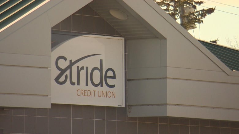 A building with a sign on it that says, "Stride Credit Union."