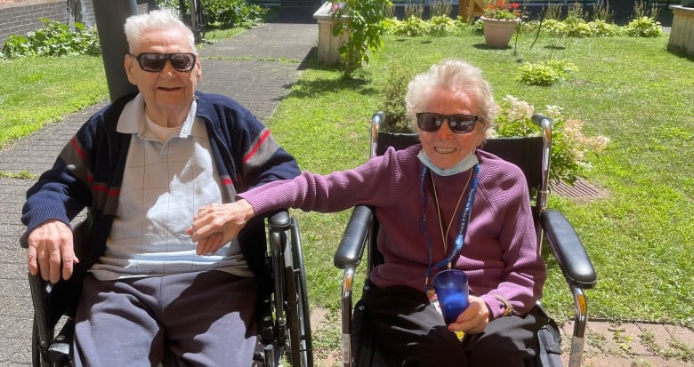 John Hooper, left, during a visit from his wife Gwen, right, in the courtyard and Perley and Rideau Veteran's Health Centre in the summer of 2022.