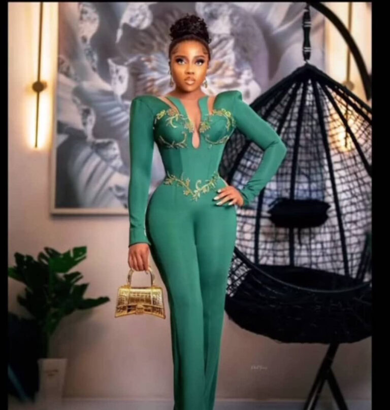 What I ordered Vs What I got: Nigerian lady shares photo of the jumpsuit she asked her tailor to replicate