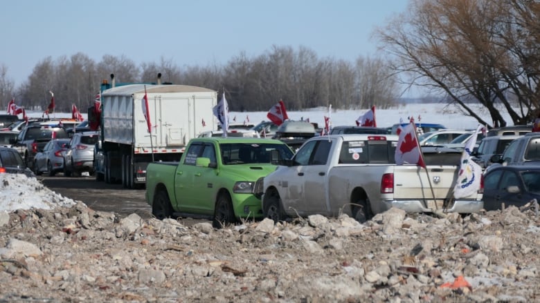 ‘World Unity’ convoy gathers outside Winnipeg, proclaims new message of peace