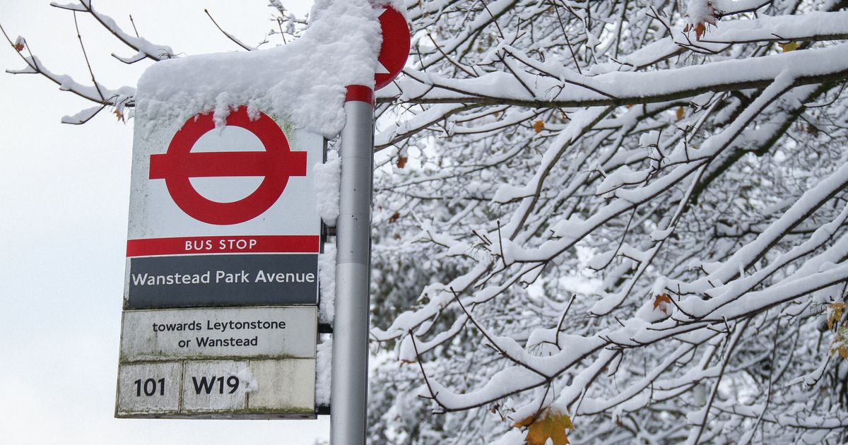 met office issues uk cold weather alert as bands of snow set to hit 1