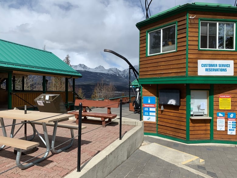 The ticket booth of the Jasper SkyTram can be seen with the Rocky Mountains in the background.