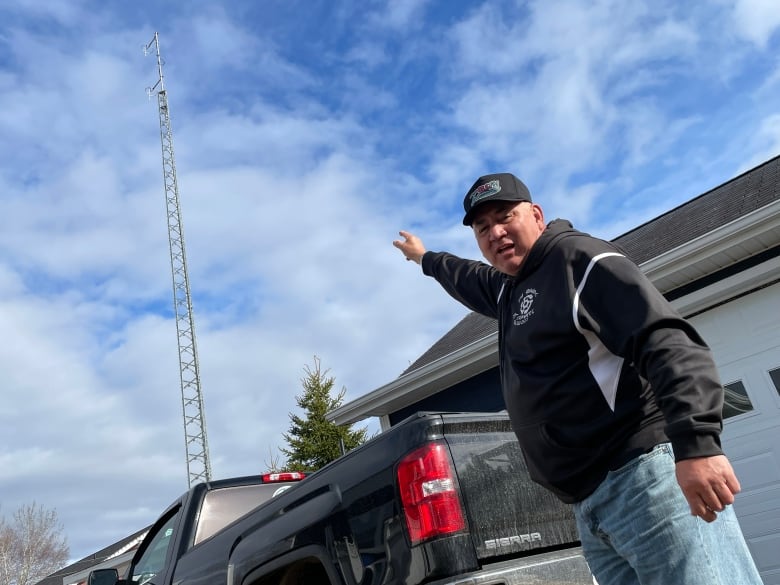 Floyd Metallic explains how he installed his low-frequency FM radio transmitter in his backyard in Listuguj First Nation.