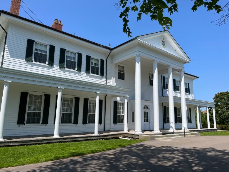 P.E.I.’s Government House bans group photo shoots, citing ‘extremely disturbing’ bad behavior