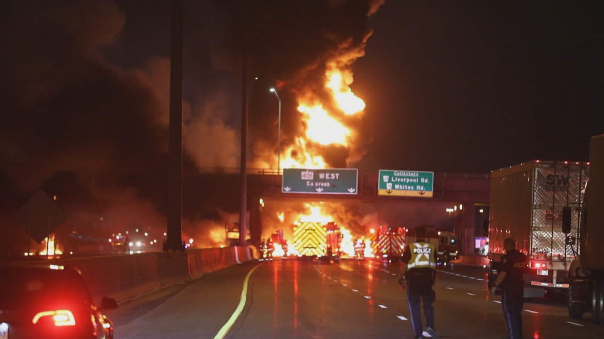 Stretch of Highway 401 closed in Pickering after fiery crash leaves at least 2 dead