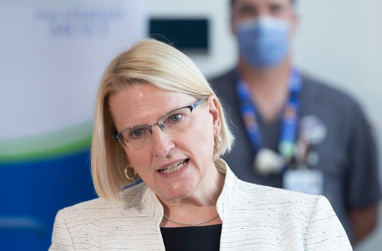 Ontario Health Minister Sylvia Jones makes an announcement at Toronto’s Sunnybrook Hospital, Thursday, August 18, 2022. THE CANADIAN PRESS/Chris Young