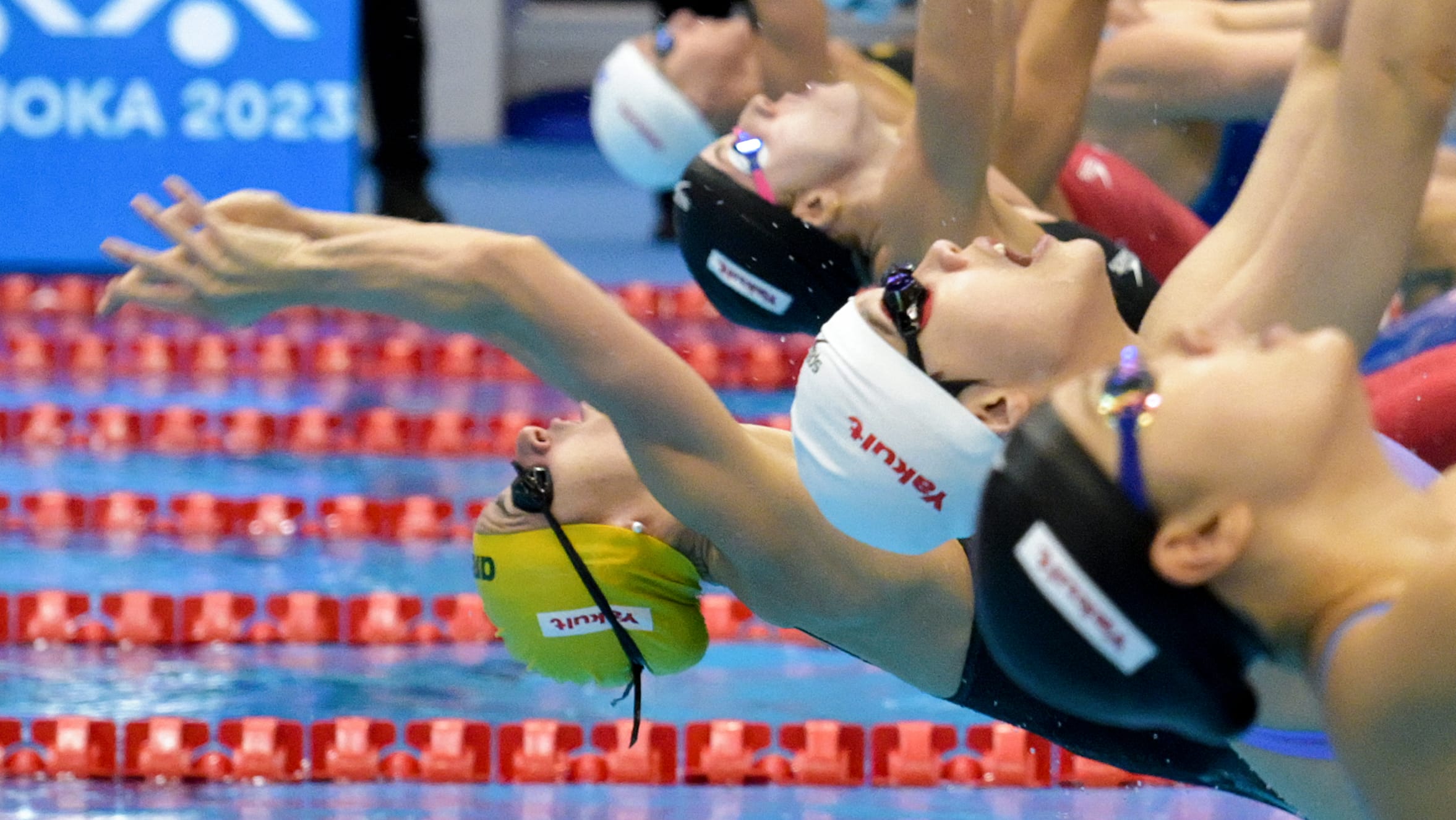summer mcintosh wins gold in 400m im becomes only canadian swimmer with 4 world titles 2