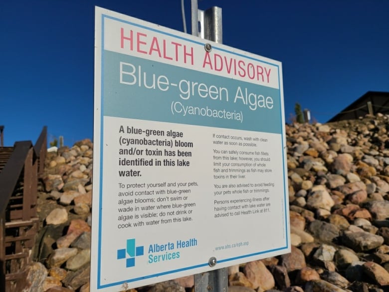 A blue-green algae health advisory sign.