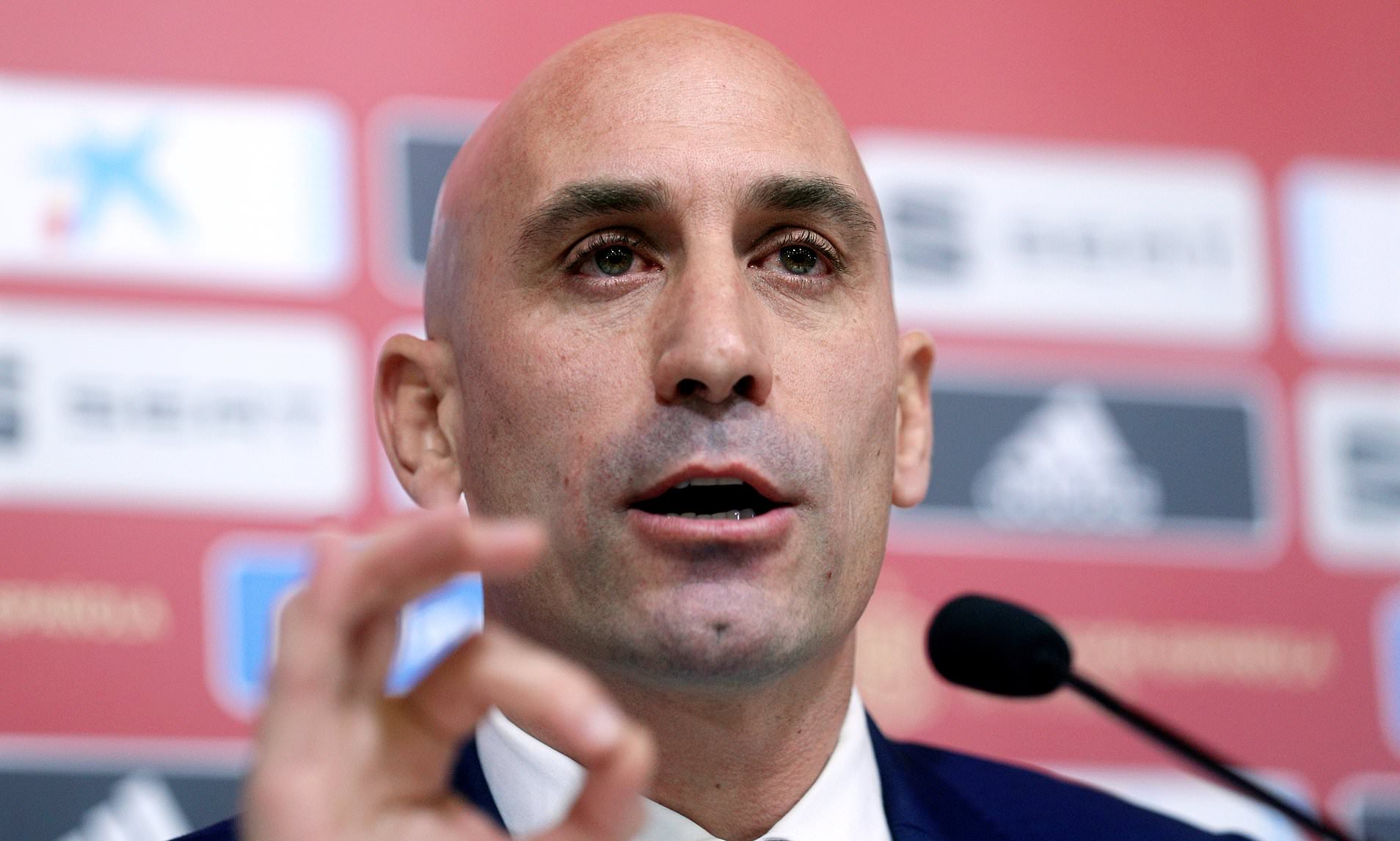 fifa womens world cup what luis rubiales did after kissing barcelonas jennifer