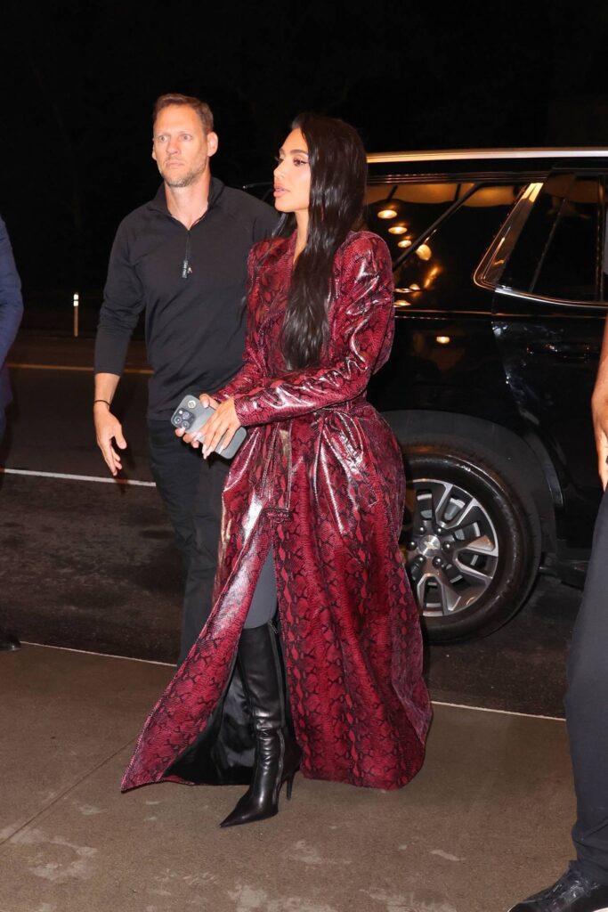 kim kardashian is leaving to the ritz carlton hotel in new york 2