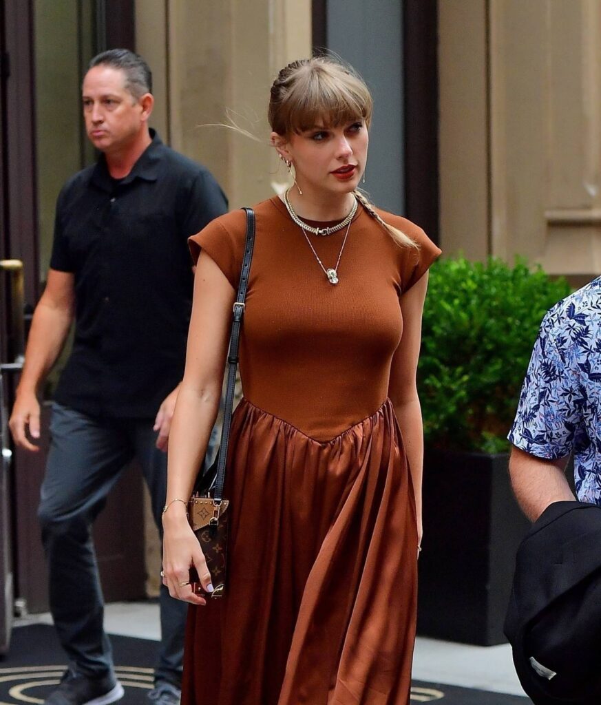 taylor swift pictured in a chic brown dress at zero bond restaurant in new york 2