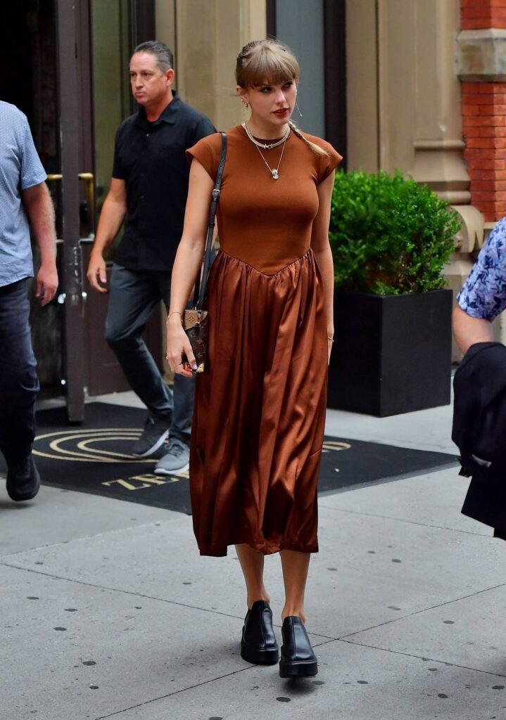 taylor swift pictured in a chic brown dress at zero bond restaurant in new york 7