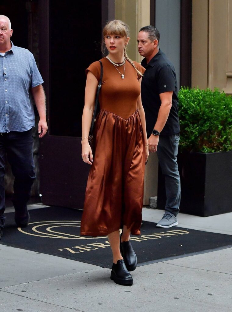 taylor swift pictured in a chic brown dress at zero bond restaurant in new york 8