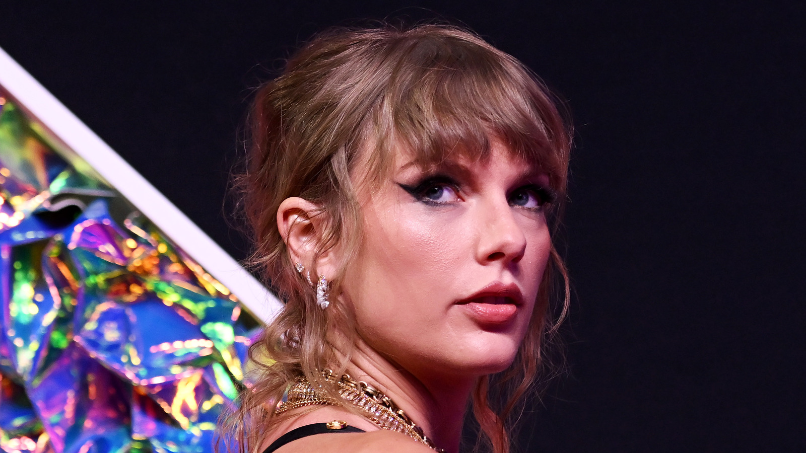 weird things everyone ignores about taylor swift and travis kelces relationship