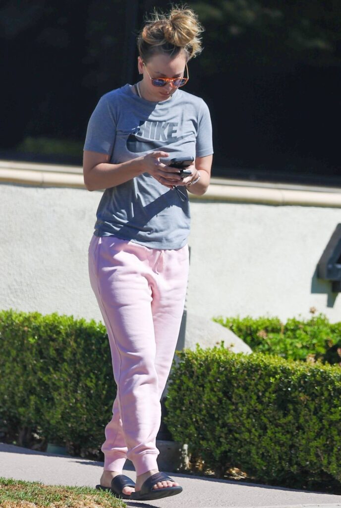kaley cuoco seen while leaving an office in westlake village 7
