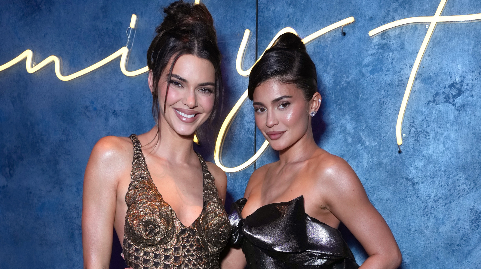 kendall vs kylie fans arent holding back their thoughts about which jenner has the best style