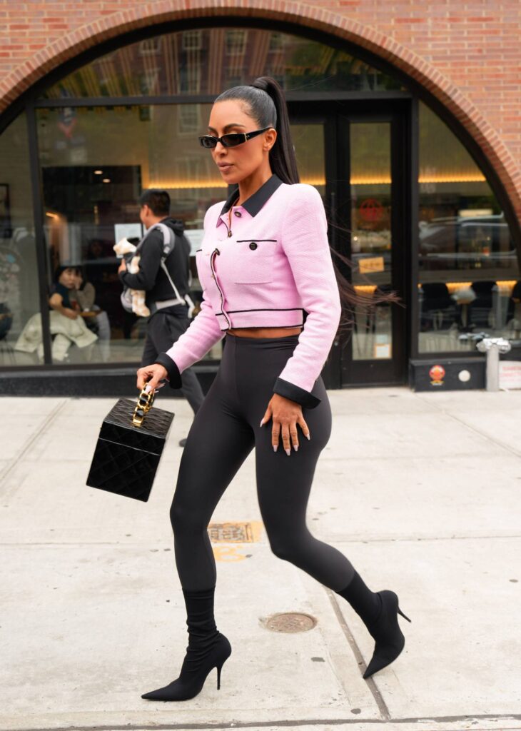 kim kardashian rocks in pink in new york 26