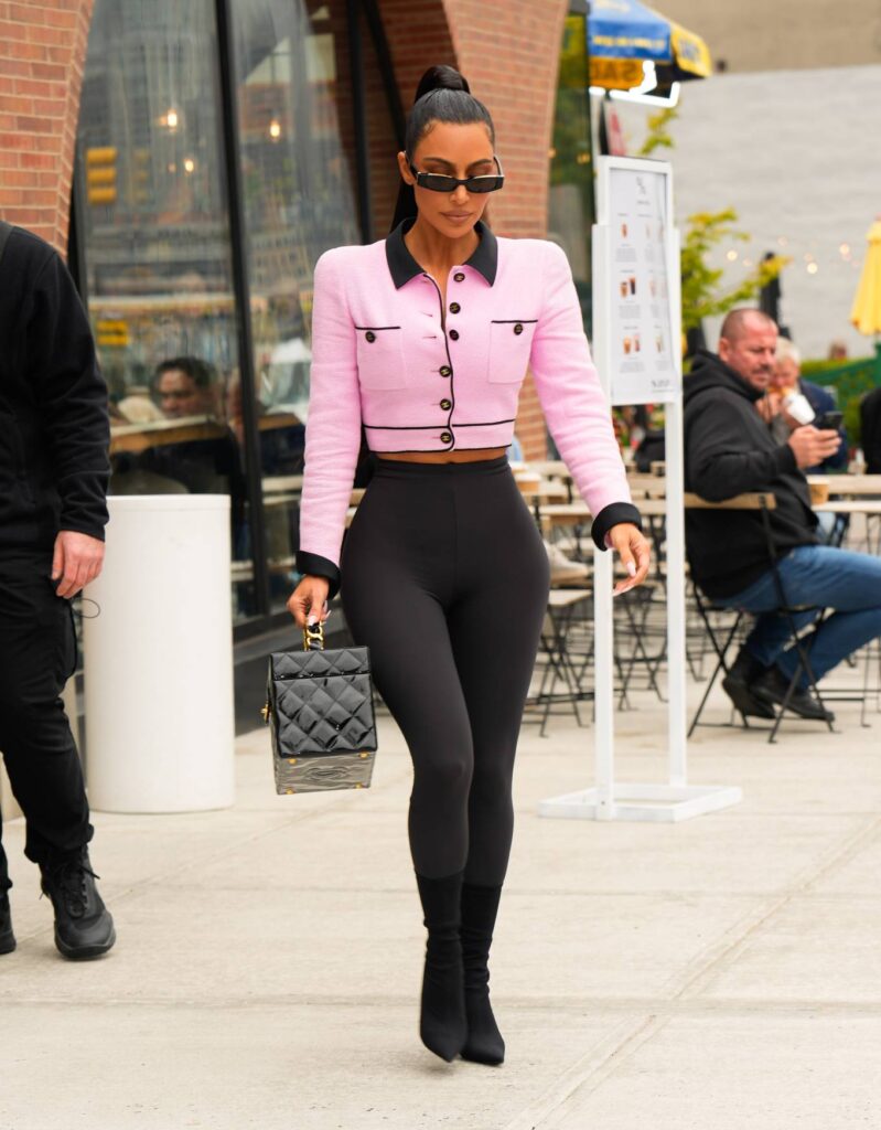kim kardashian rocks in pink in new york 7