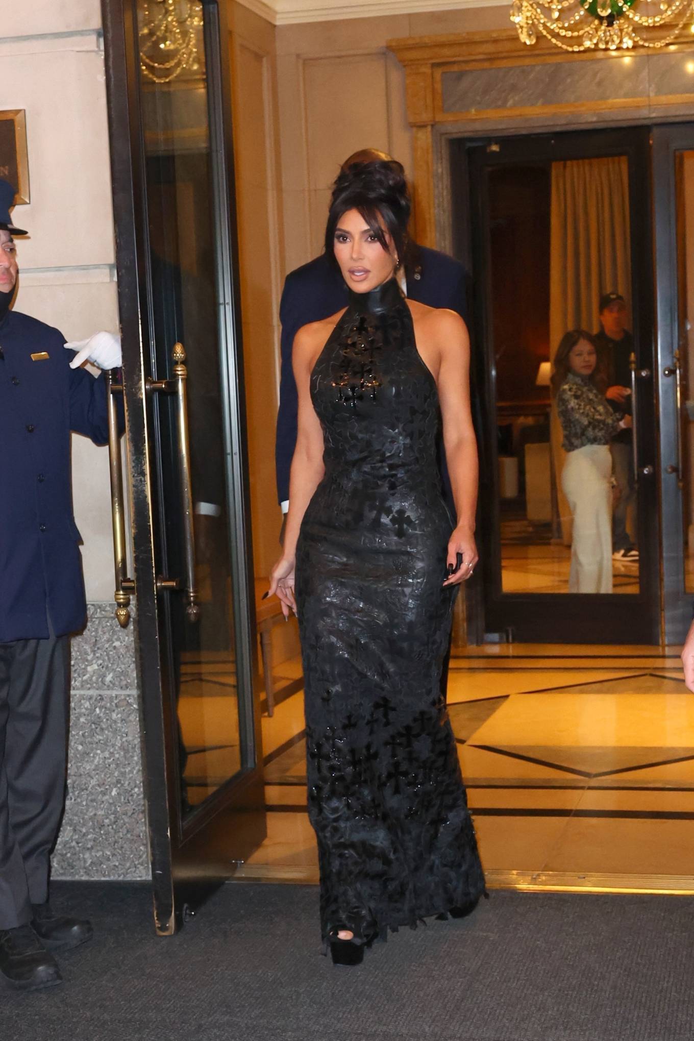 kim kardashian seen at cfda fashion awards in nyc 6